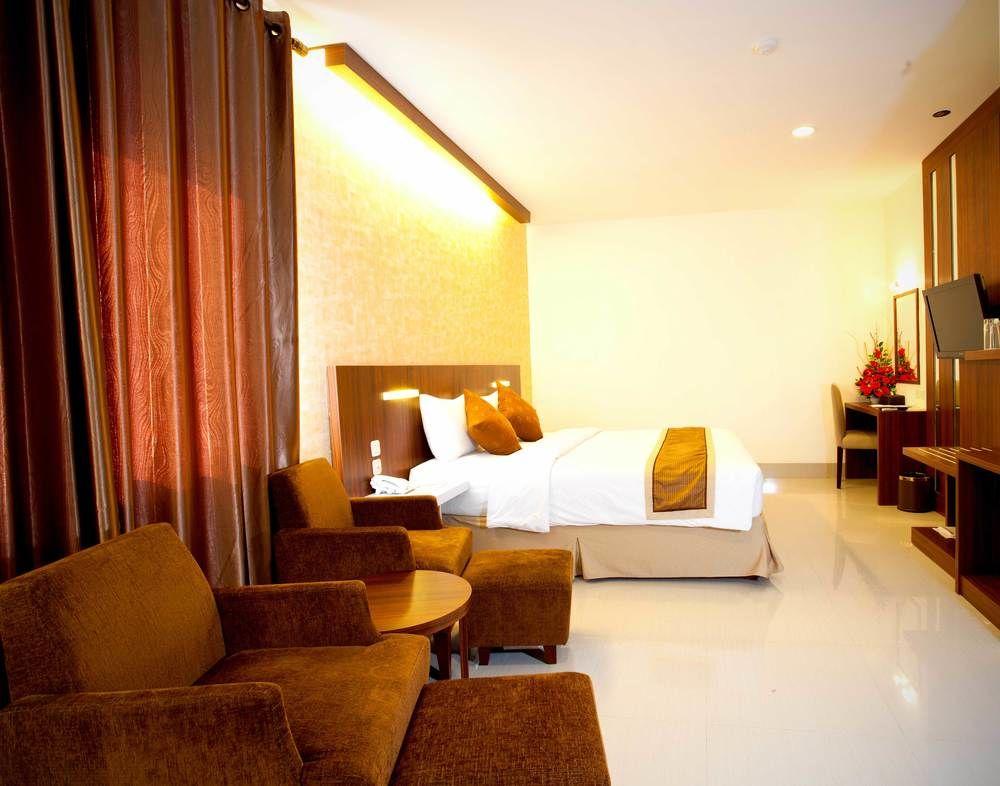Collection O 1279 Hotel Grand Celino Makassar Exterior photo