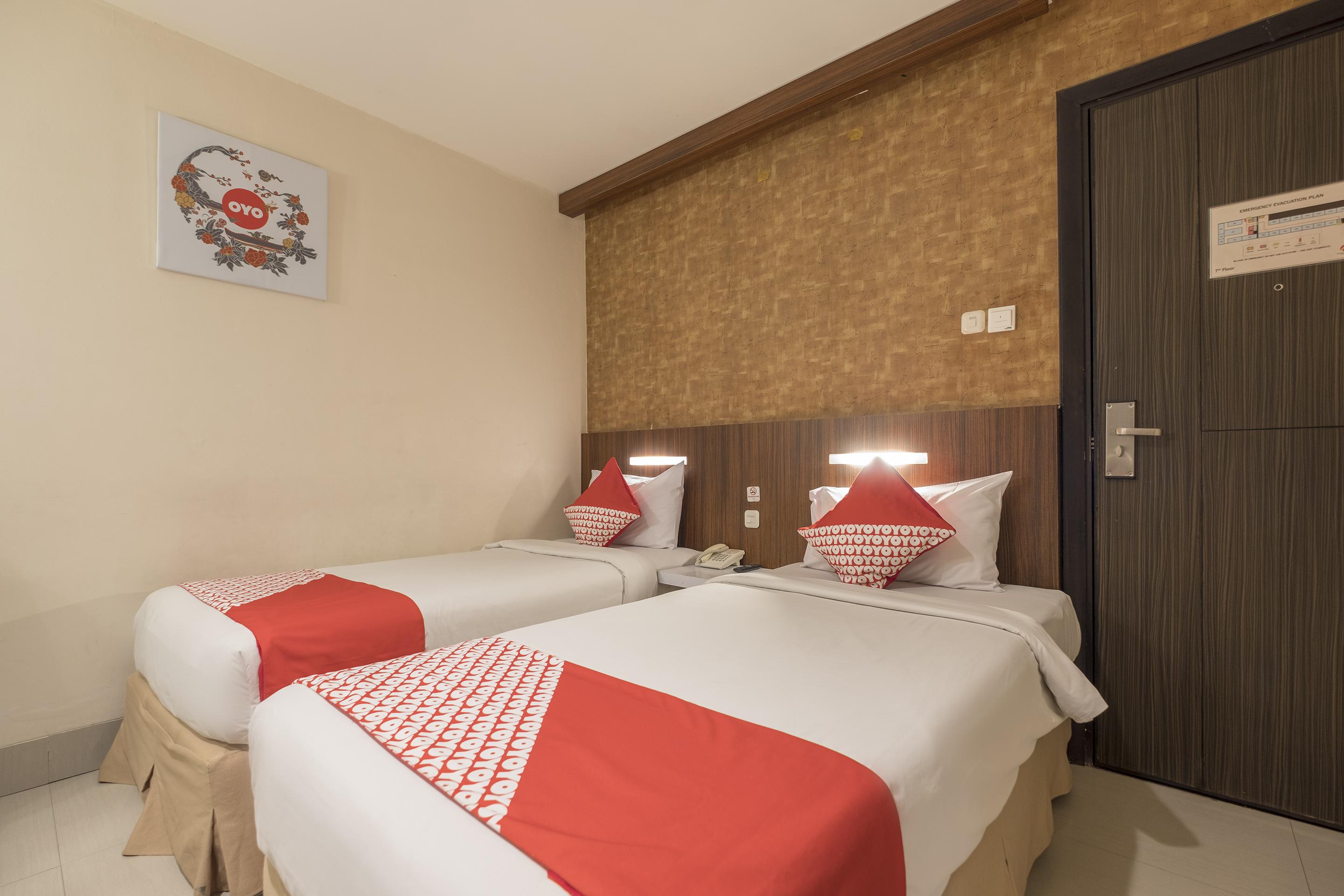 Collection O 1279 Hotel Grand Celino Makassar Exterior photo