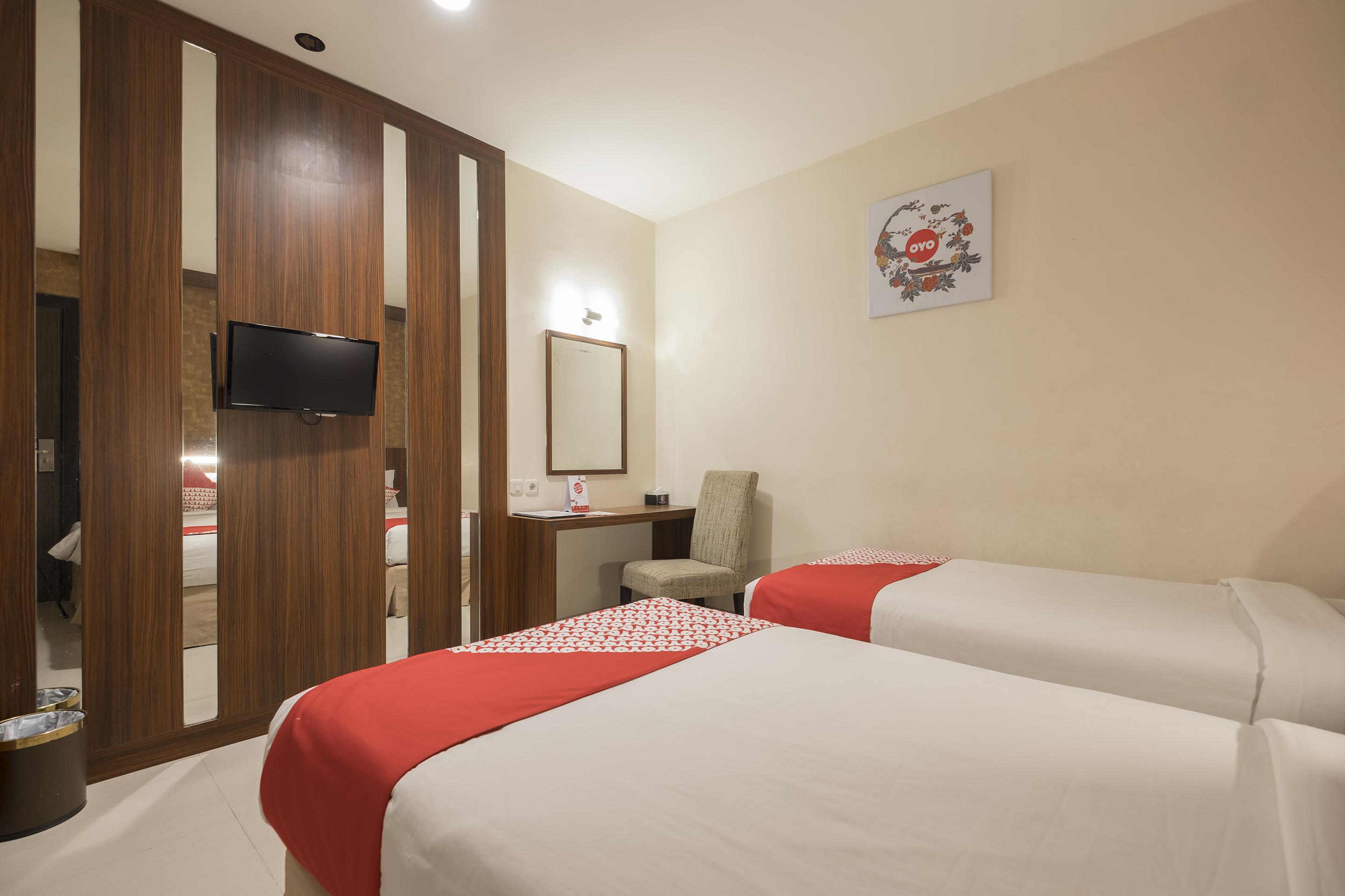 Collection O 1279 Hotel Grand Celino Makassar Exterior photo
