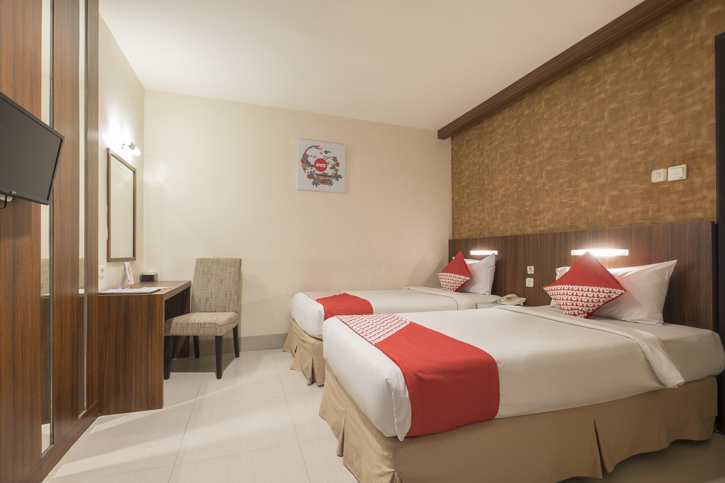 Collection O 1279 Hotel Grand Celino Makassar Exterior photo