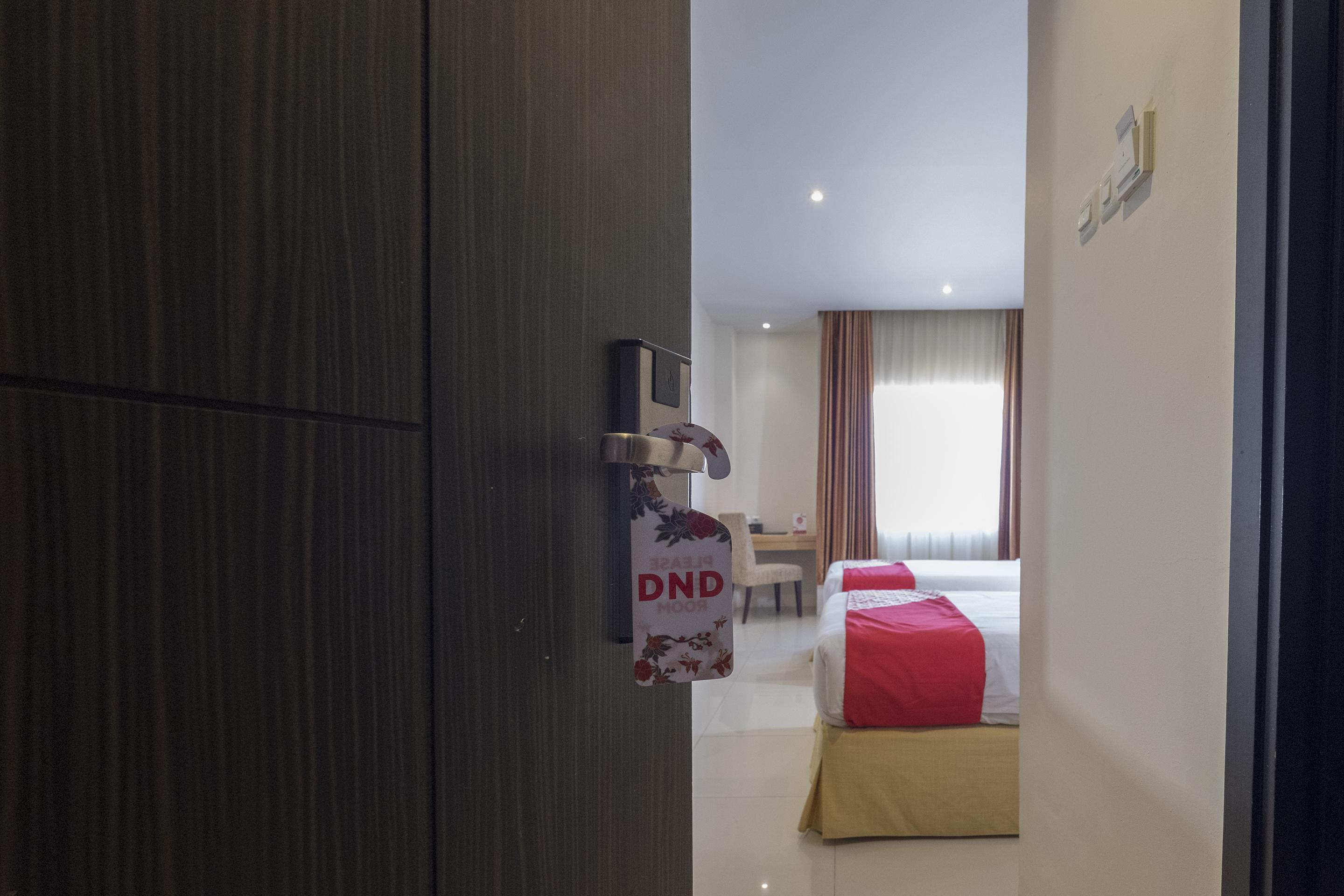 Collection O 1279 Hotel Grand Celino Makassar Exterior photo