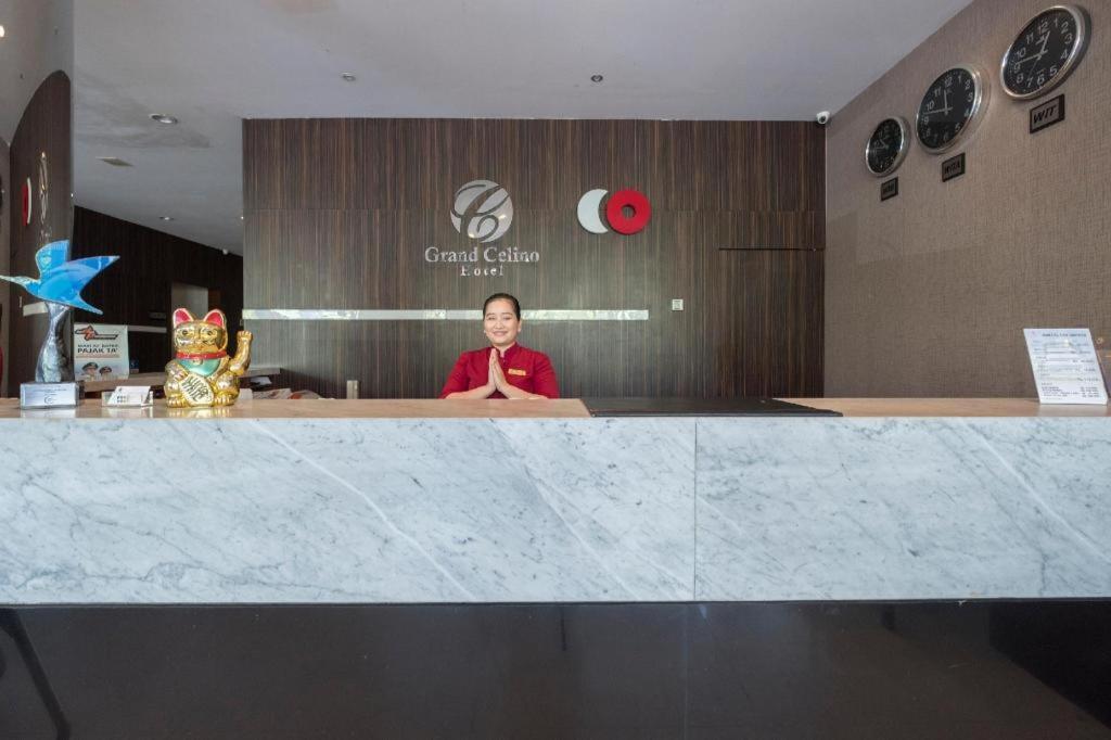 Collection O 1279 Hotel Grand Celino Makassar Exterior photo