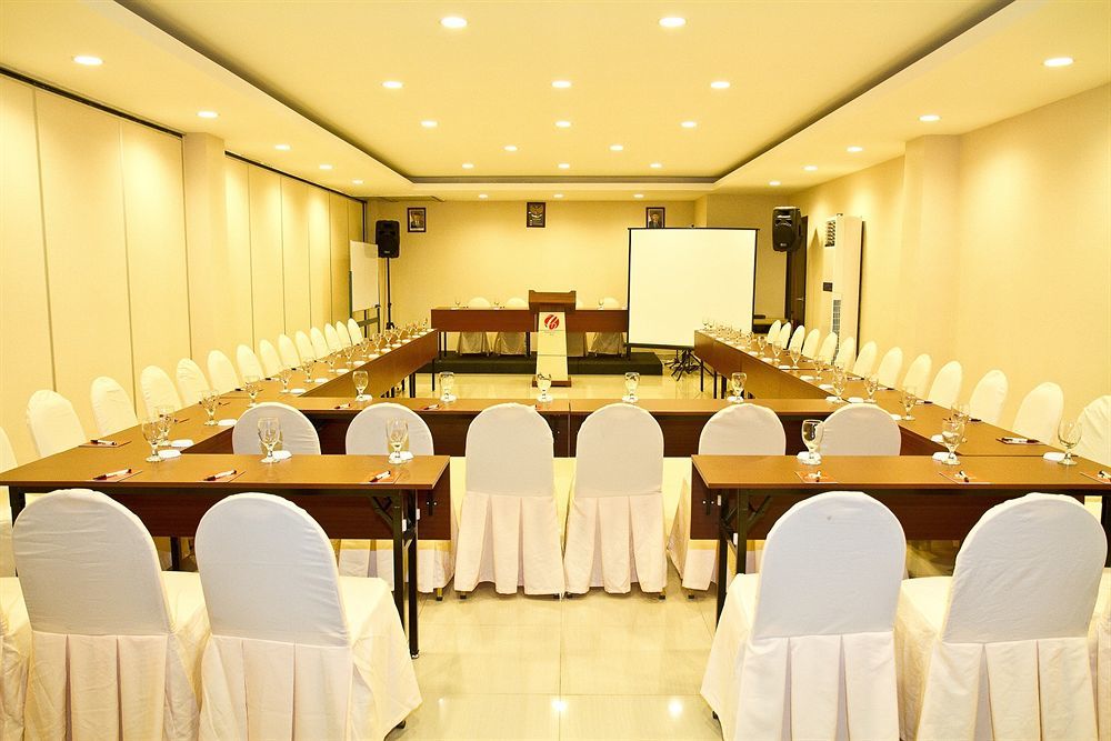 Collection O 1279 Hotel Grand Celino Makassar Exterior photo